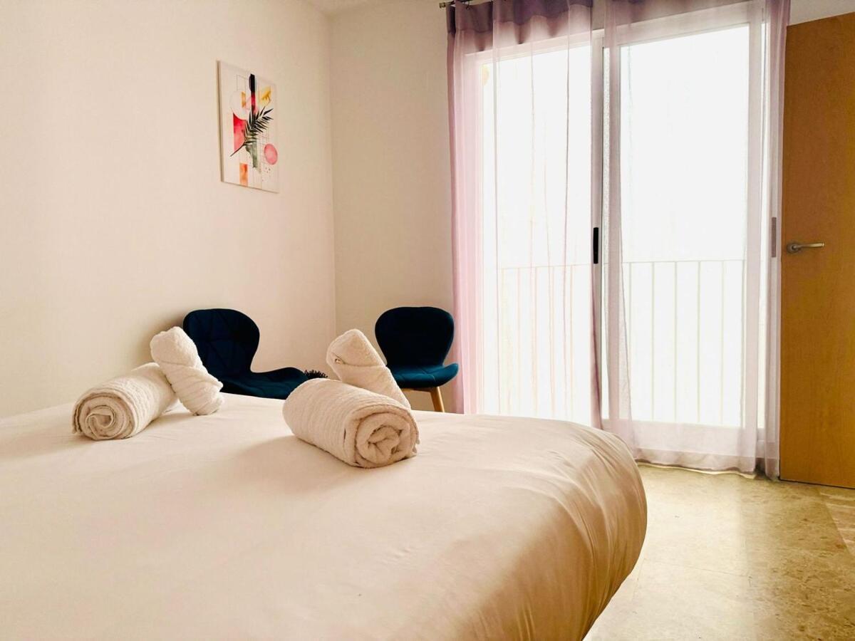 Abat 2 Cool & Wide Flat Next To The Cathedral Apartment