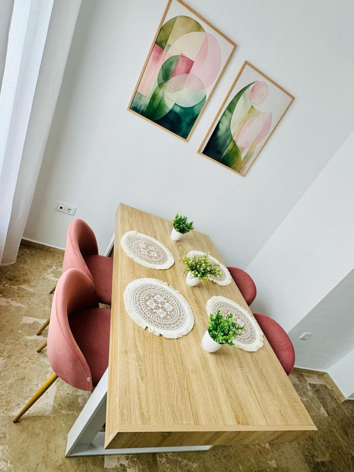 Abat 2 Cool & Wide Flat Next To The Cathedral Apartment